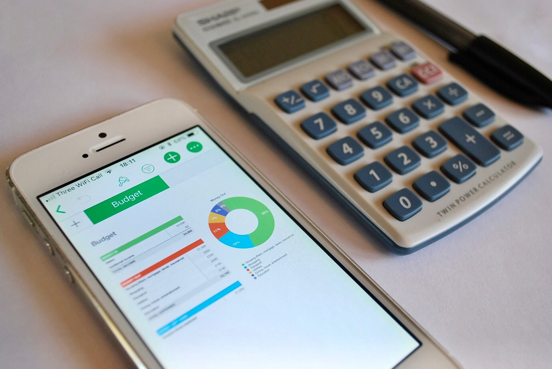 Someone working out a budget on a buget app and calculator